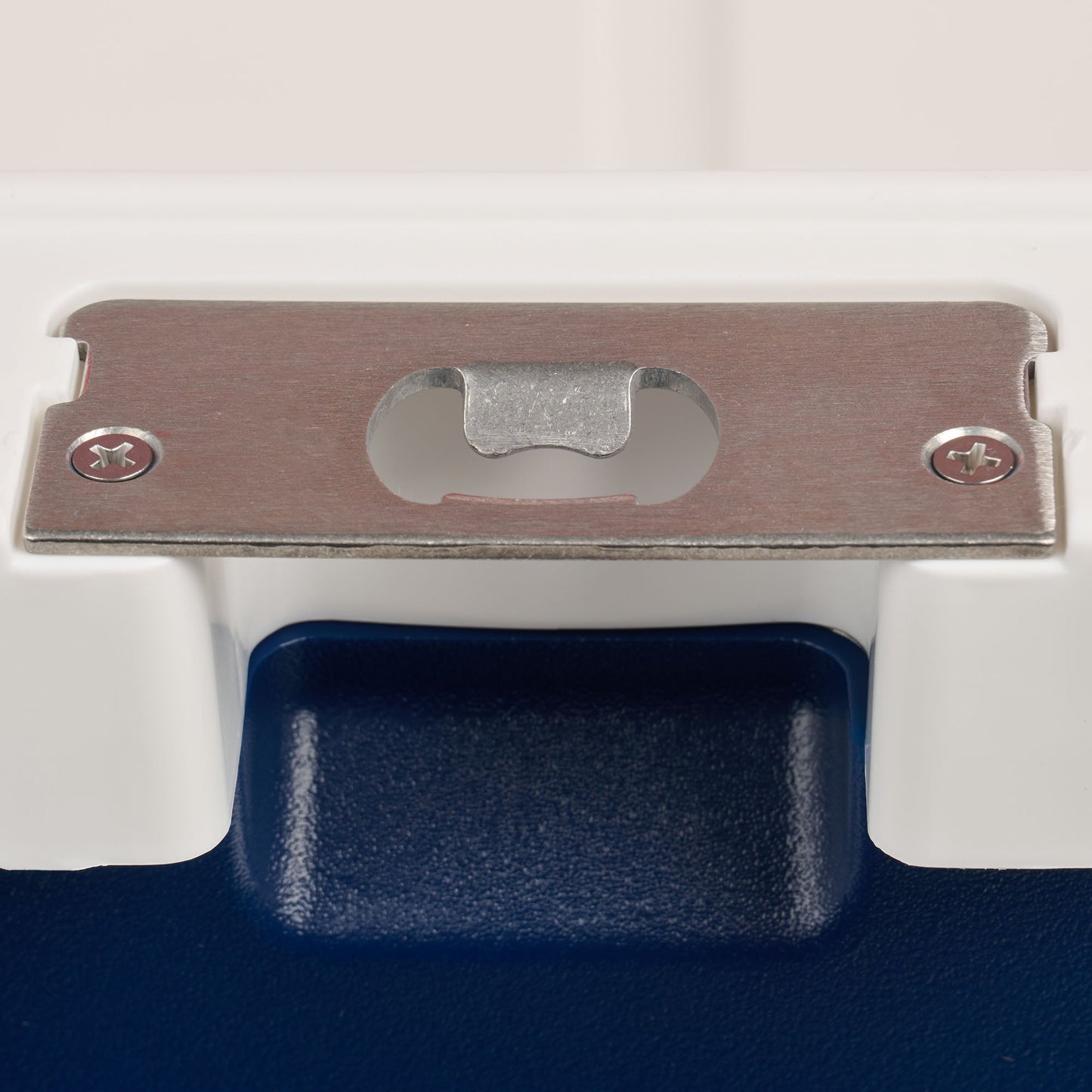 trailmate-75-qt-roller-cooler-c6 00035111-BO.jpg