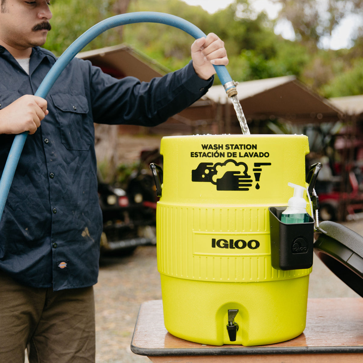 5-gallon-handwash-station-z2 00042260_lifestyle1.jpg