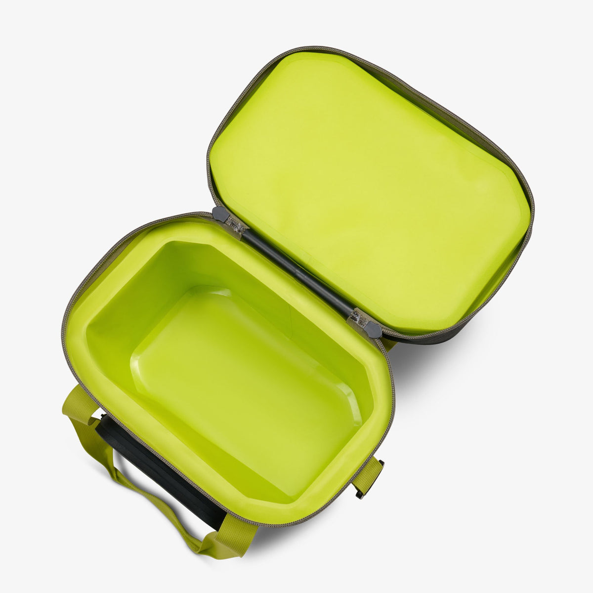 trailmate-18-can-cooler-bag-u0 00066772-O2.jpg